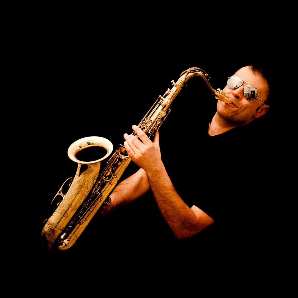 Саксофонист за сватби и събития - Музика на живо със саксофон - Mike Sax
