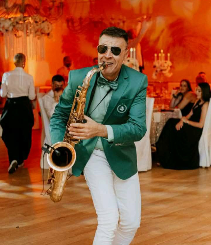 Музика на живо със саксофон - Саксофонист за събития - Mike Sax